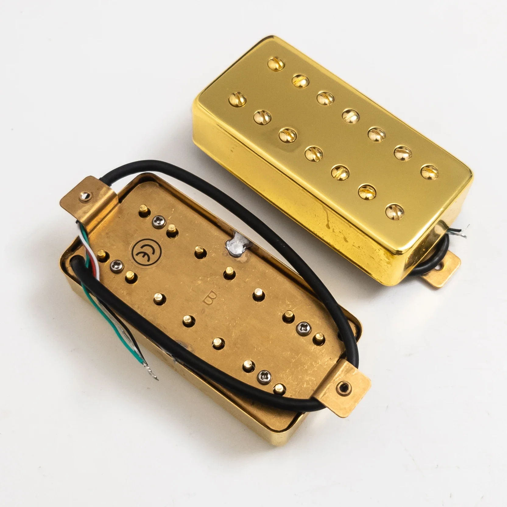 

Электрогитара, 7-струнный звукосниматель-хамбакер с латунной крышкой, разделенная катушка 8,5 К/14 К, двойные линейные винтовые звукосниматели с прорезями для стиля LP