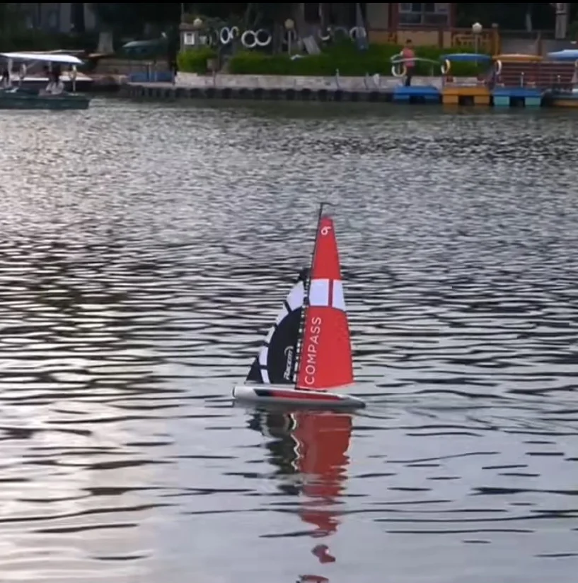 OBEST Voile radiocommandée avec LED, 2,4 GHz RC Voilier simulé, ne basculez jamais le bateau, jouet de piscine, modèle de voilier exquis, cadeau pour les enfants à partir de 8 ans