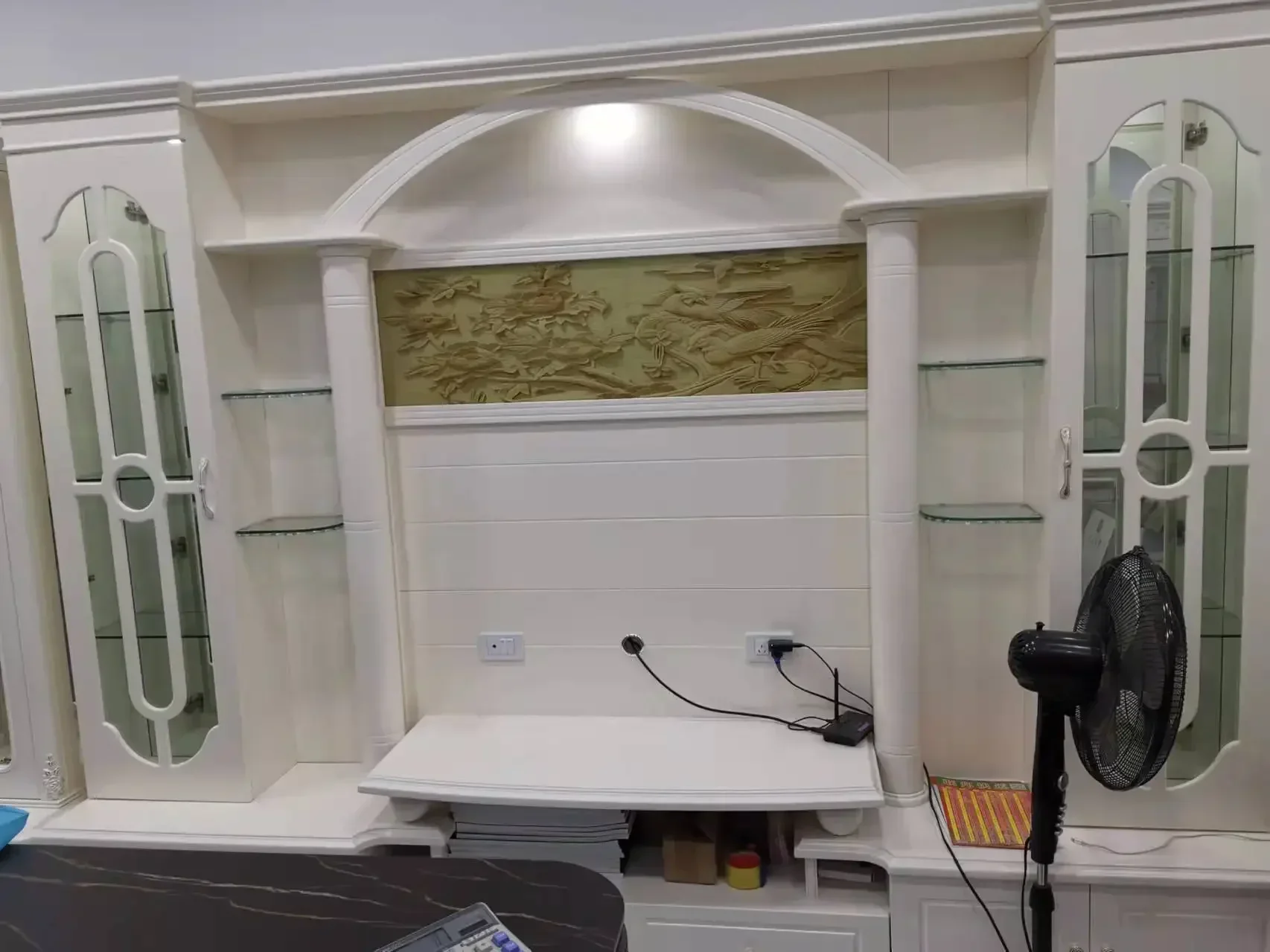 

New European style TV cabinet combination TV wall cabinet Simple living room film cabinet High TV background wall cabinet