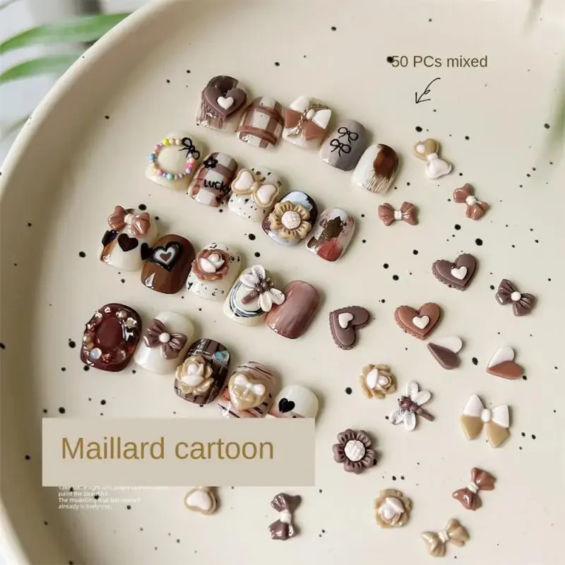 ตกแต่งเล็บเจาะน่ารักหลายสี Maillard การออกแบบที่ไม่ซ้ํากันวัสดุเรซินคุณภาพสูงขายส่งอุปกรณ์เสริมเล็บ