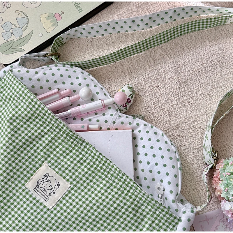 Patchwork-Stoff-Umhängetasche, Apfelförmige Handtasche mit Blumen- und Punktmuster für Damen, Mädchen, Studenten, Cottagecore, süße Handtasche – Detail 8