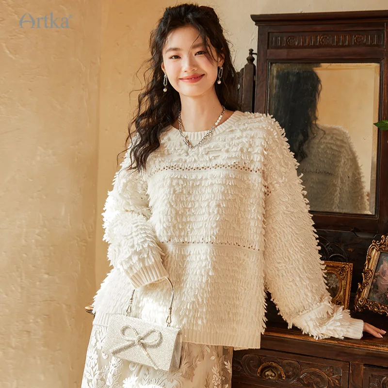 ARTKA 2023 Winter New Women Sweater Elegant 100% Pure Wool Knitted Sweaters O-Neck Loose Thicken Tassels Wool Sweater YB92531Q