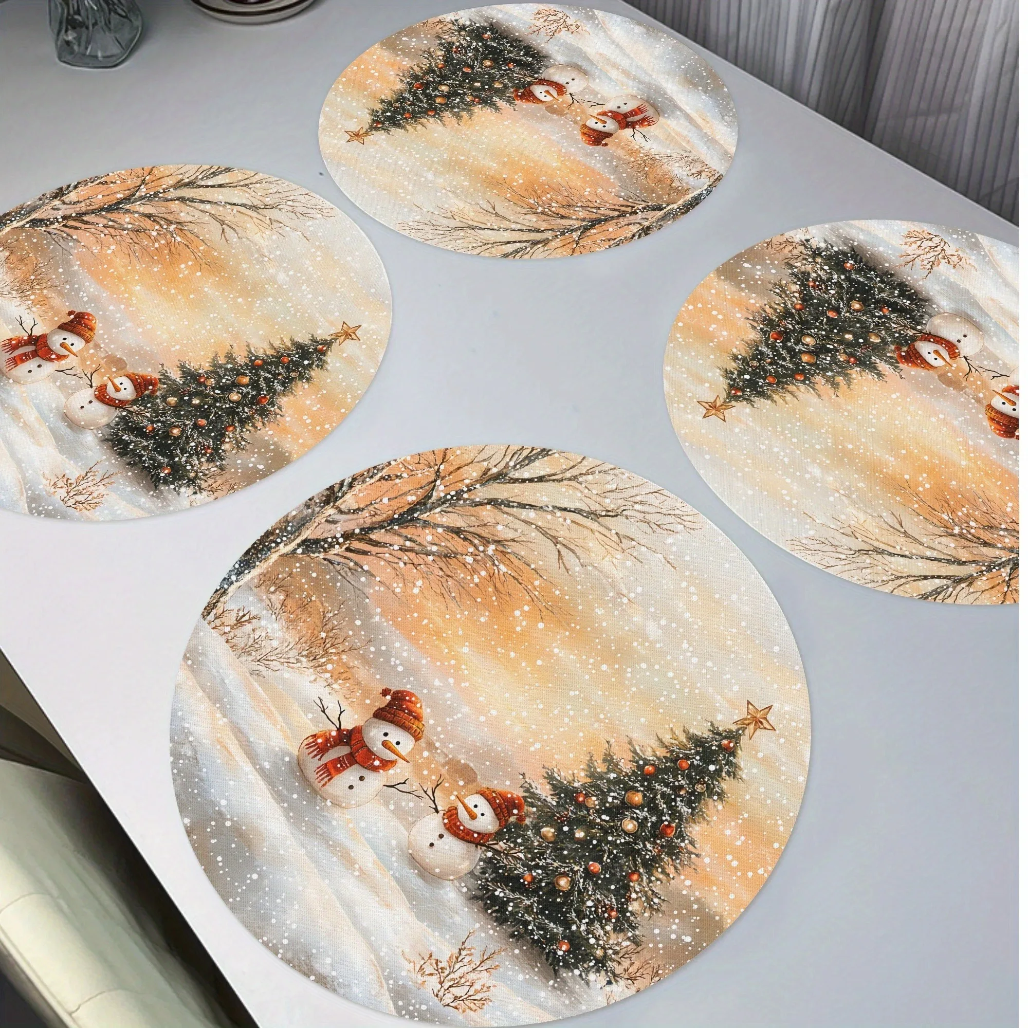 2/4/6/8Pcs Christmas Round Placemats Made of Polyester Woven Fabric, Printed with a Bunch of Christmas Red Pine Trees and Cookie Patterns, Washable, Suitable for Holiday Table Decoration