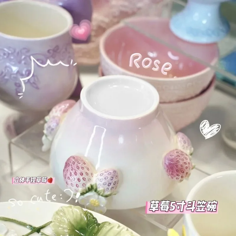 Three-dimensional strawberry 5-inch bowl