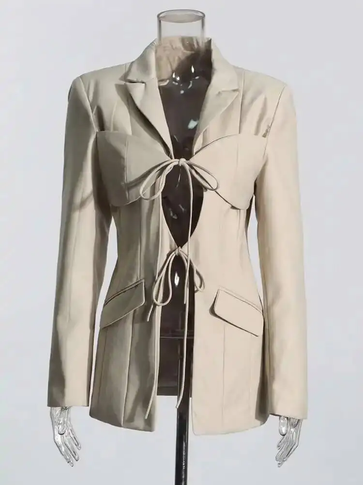 パッチワークポケットシックブレザー女性新しいセクシーな中空アウトスプライスレースアップブレザー女性のためのノッチ襟長袖 PA4W