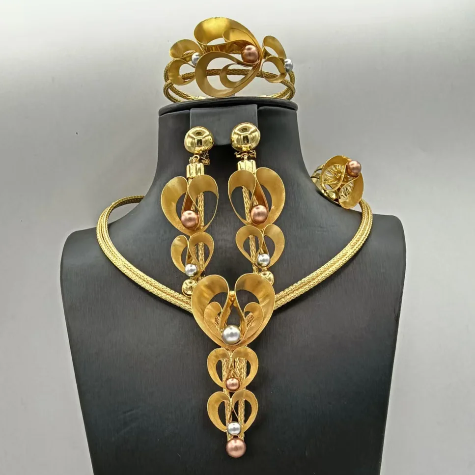 

Модный трехцветный комплект украшений с цветочным узором, очаровательное великолепное ожерелье, браслет, серьги, кольцо, 4 предмета, бесплатная доставка