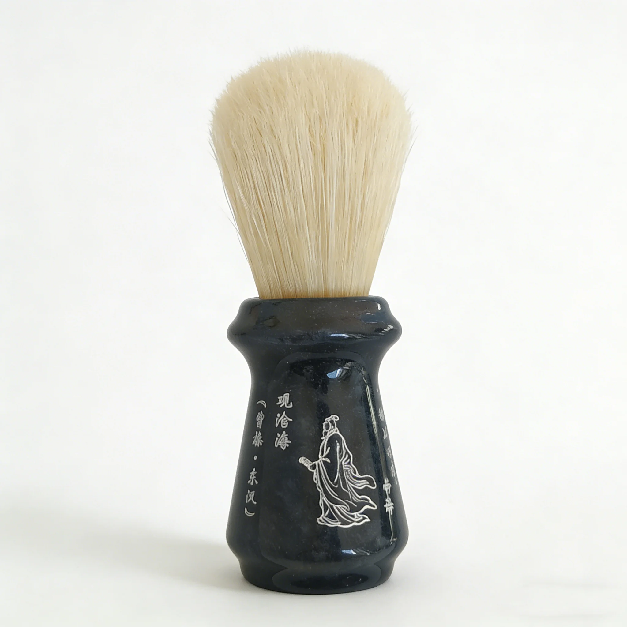 

Кисточка для бритья Dscosmetic CangHai 28 мм из щетины кабана, мягкая, с прочной ручкой из смолы.