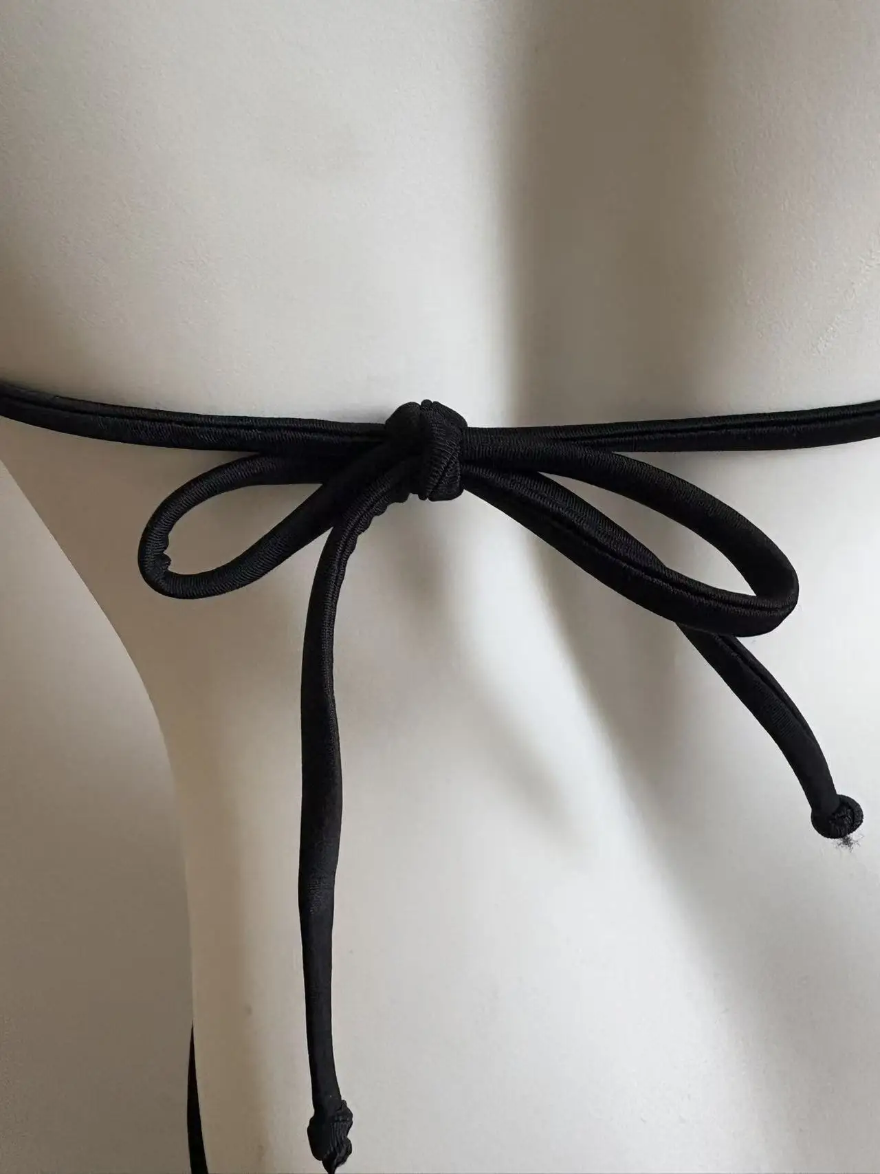 ملابس سباحة مخملية مثيرة للنساء، مجموعة بيكيني صغيرة، بدلة سباحة رفيعة، بدلة استحمام مكونة من قطعتين للسيدات، بيكيني بسلسلة سوداء، 2025