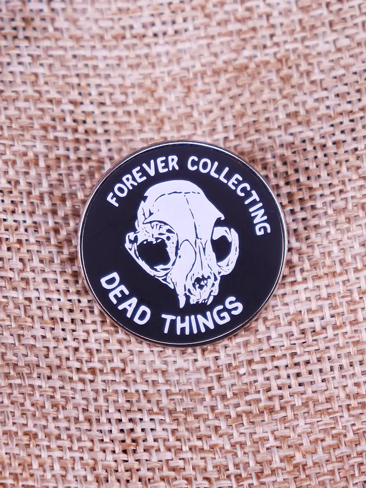 للأبد-جمع الأشياء الميتة شارة الجمجمة بروش