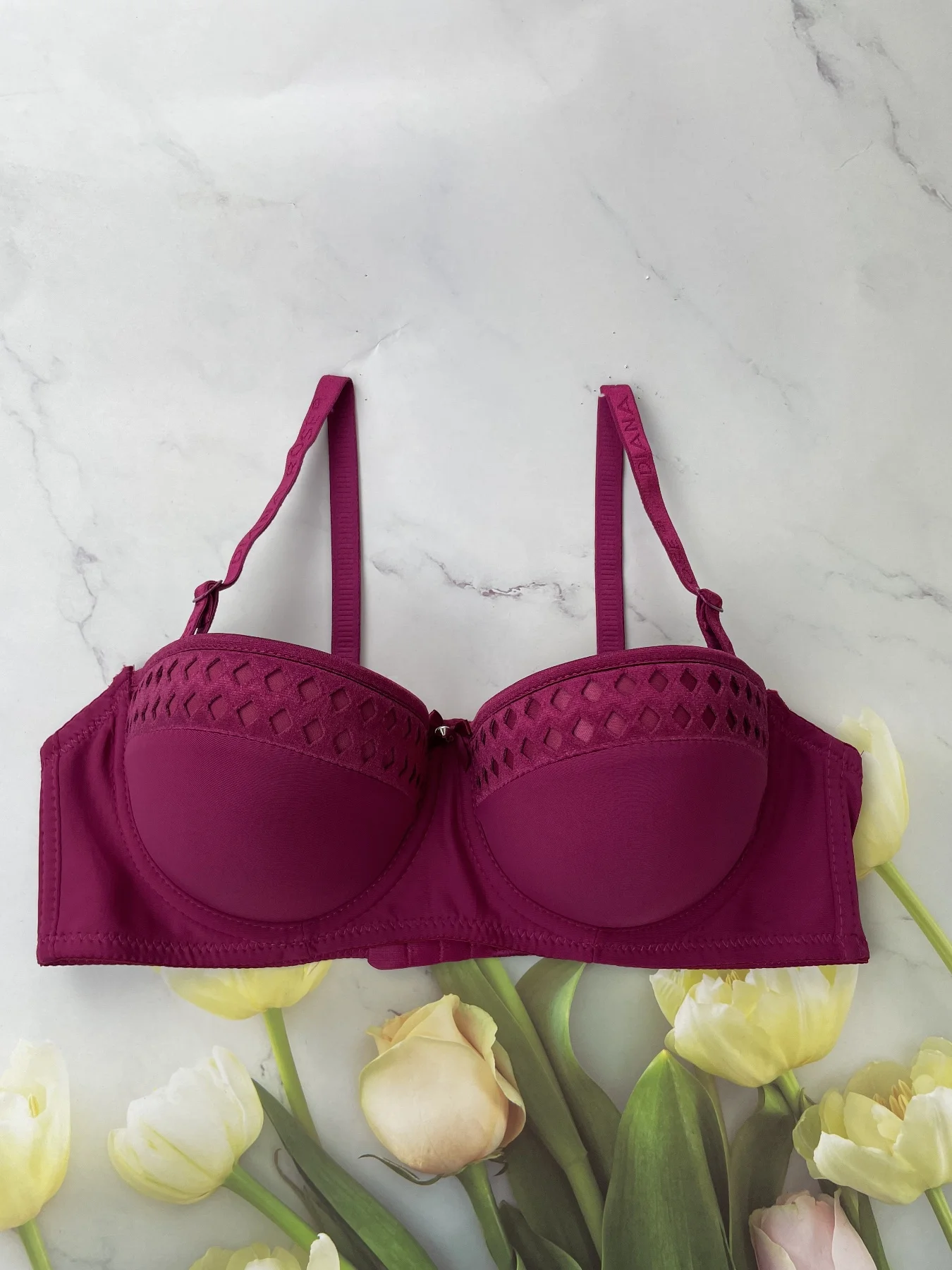 1/2 cup comfortable and breathable medium-sized cup bra double-breasted sexy lingerie of high quality.