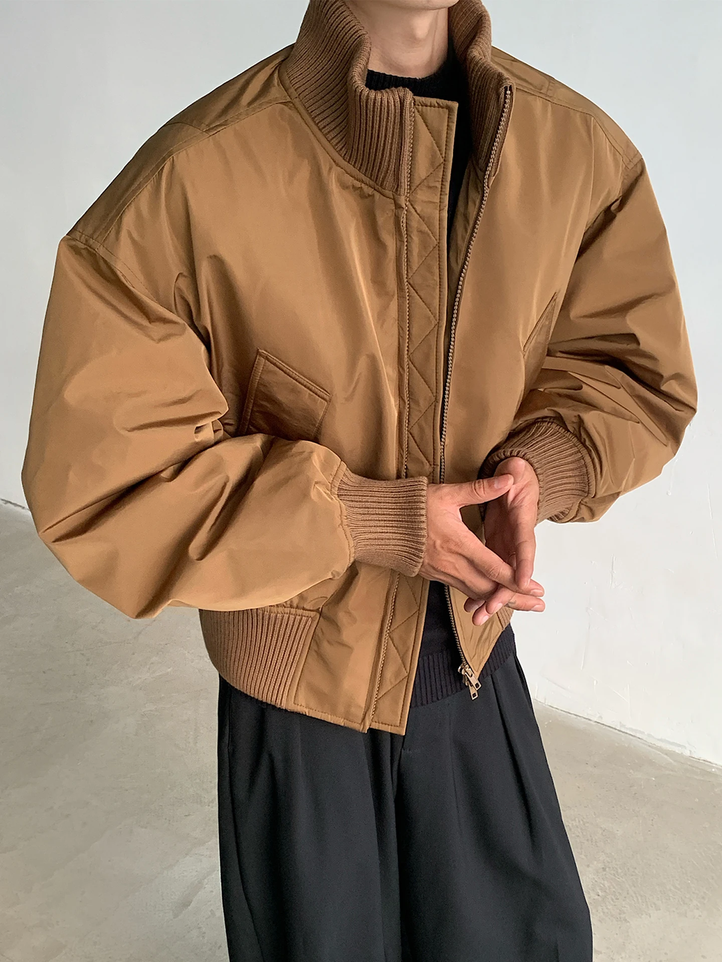 

Мужская зимняя куртка-бомбер из утолщенного хлопка в американском стиле, теплая, свободного кроя, однотонная, повседневная верхняя одежда