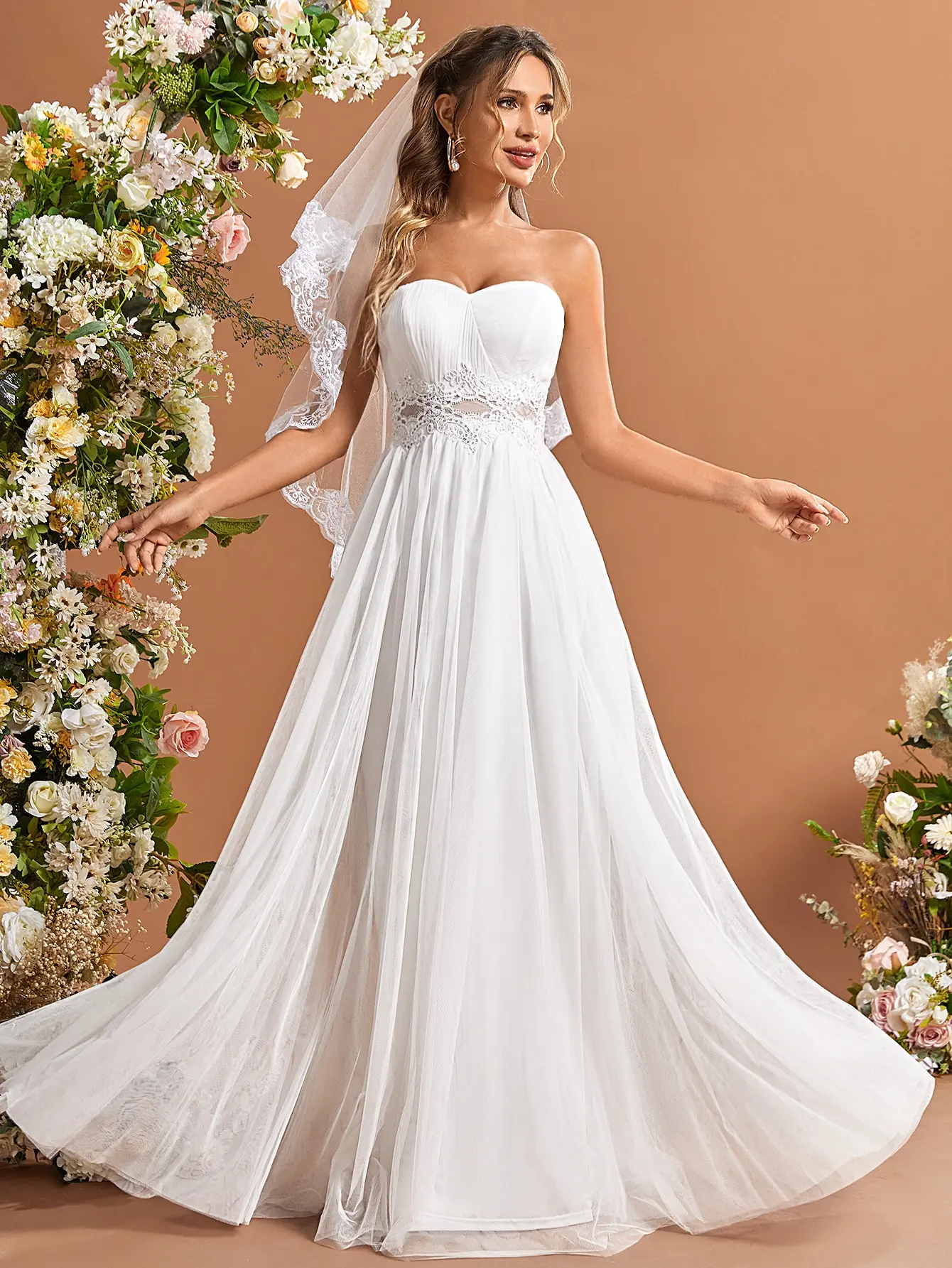

UNITHORSE Elegant strapless appliqué embellished mesh wedding gown dress for women