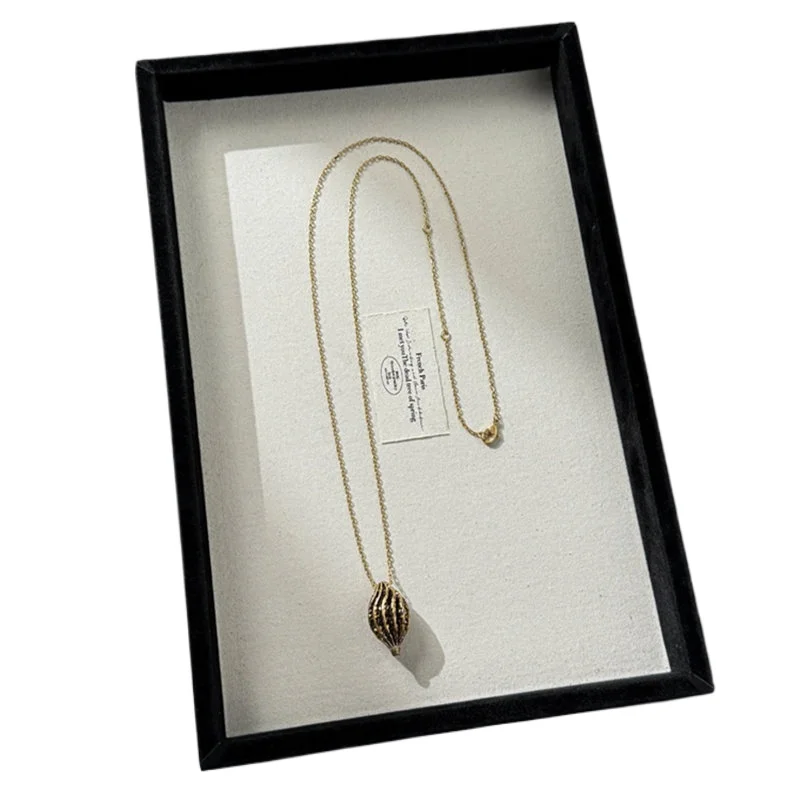 Long fruit core seed pendant necklace French light luxury design high sense retro temperament sweater chain
