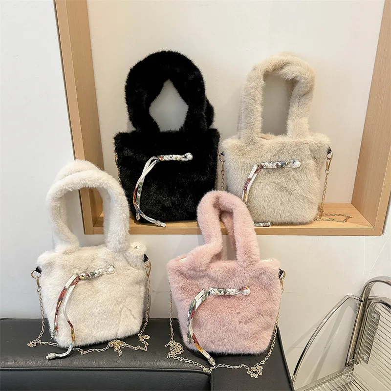 Borsa a mano in peluche Borsa a tracolla con catena a nastro artistico Borsa a tracolla diagonale con texture alla moda Borsa quadrata piccola da donna morbida 2025 Nuovo