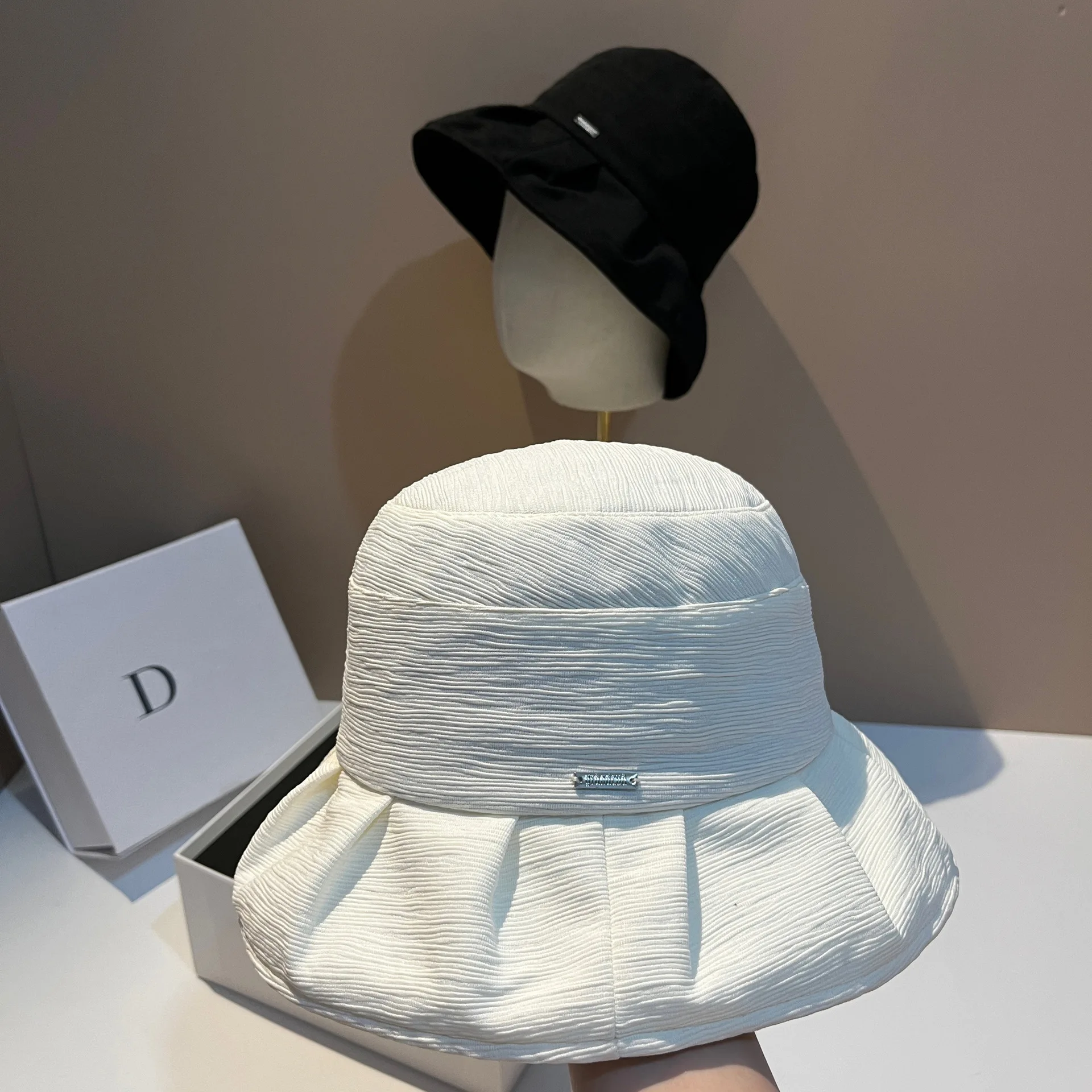 قبعة دلو أنيقة ذات ثنيات - تصميم حافة أوراق اللوتس لربيع الخريف، قبعة حوض واسعة الحواف لملابس نسائية غير رسمية