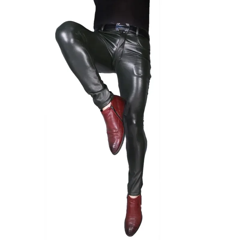 AA wat のアーミーグリーンスリムフィットストレッチ PU パンツ男性セクシーなクラブウェアスキニーペンシルレザー Pants2025 新しい