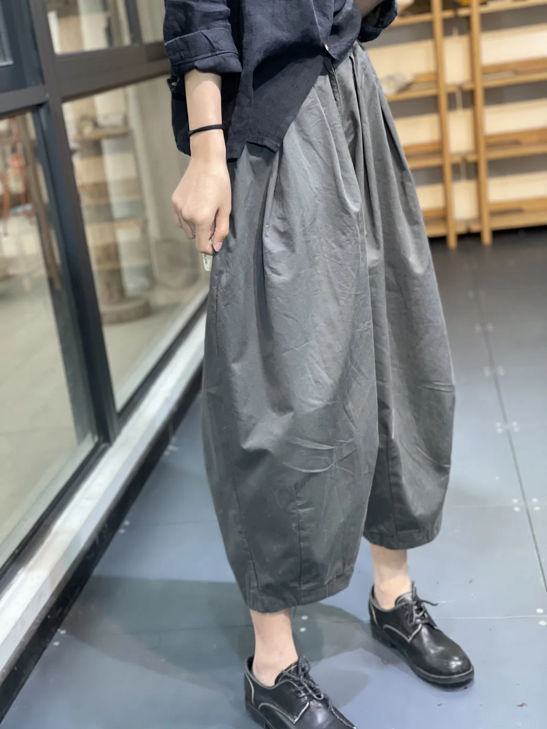 

Женские летние брюки-фонарики в стиле ретро, широкие, свободные, скрывающие недостатки фигуры, повседневные, с эластичным поясом, плиссированные, в форме банана