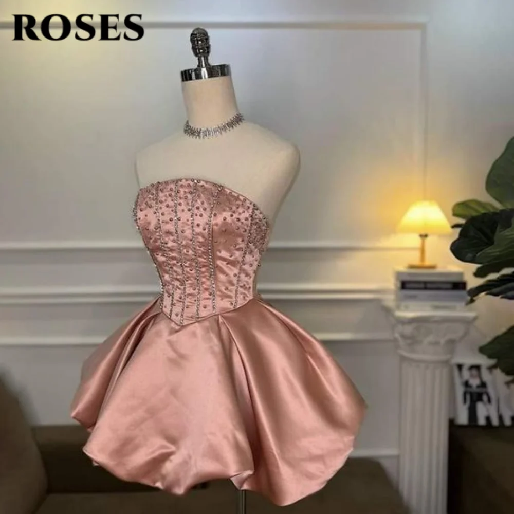 Vestidos de Noche elegantes blancos de rosas, vestido de fiesta sin mangas con espalda descubierta y diamantes brillantes, vestido de fiesta corto encantador de satén personalizado