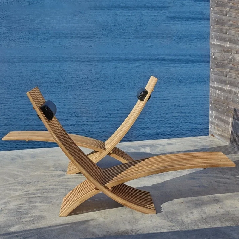 شمس خارجية حديثة من خشب الساج الصلب مع وسائد بتصميم قابل للطي لمسة نهائية من طلاء الأشعة فوق البنفسجية للاستخدام في الفيلا والفنادق