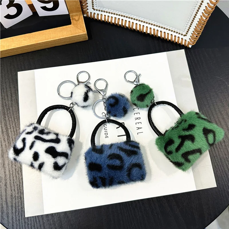 Llavero de bolso con estampado de leopardo, colgante creativo de dibujos animados de felpa amigable con los estudiantes, llavero de coche, accesorio pom-pom