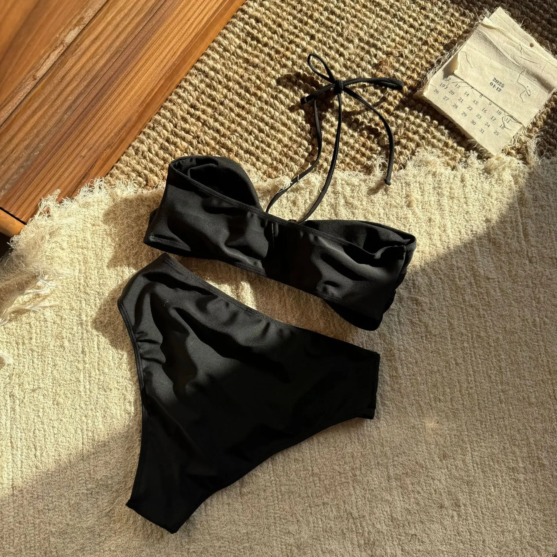 섹시한 금속 불가사리 장식 비키니 세트 여성 화이트 홀터 Pleate 높은 허리 수영복 2025 여름 수영복 수영복을 밀어