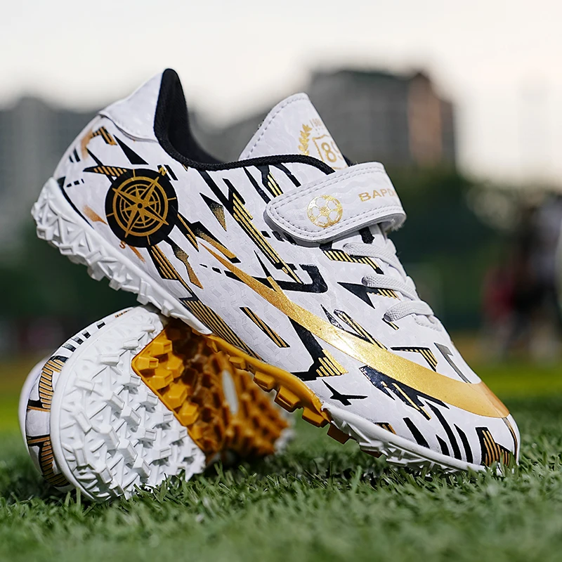 

A pair of children's four-season leather football shoes with studs, wear-resistant football shoes, sizes 28-39，MZ-A157