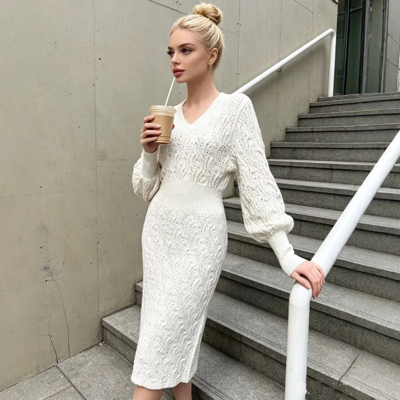 Tsiisd Schickes Weißes Grobstrick-Kleid Ballonärmel V-Ausschnitt Midi-Länge Strickkleid Herbst Party Elegant Lässig Damenkleider