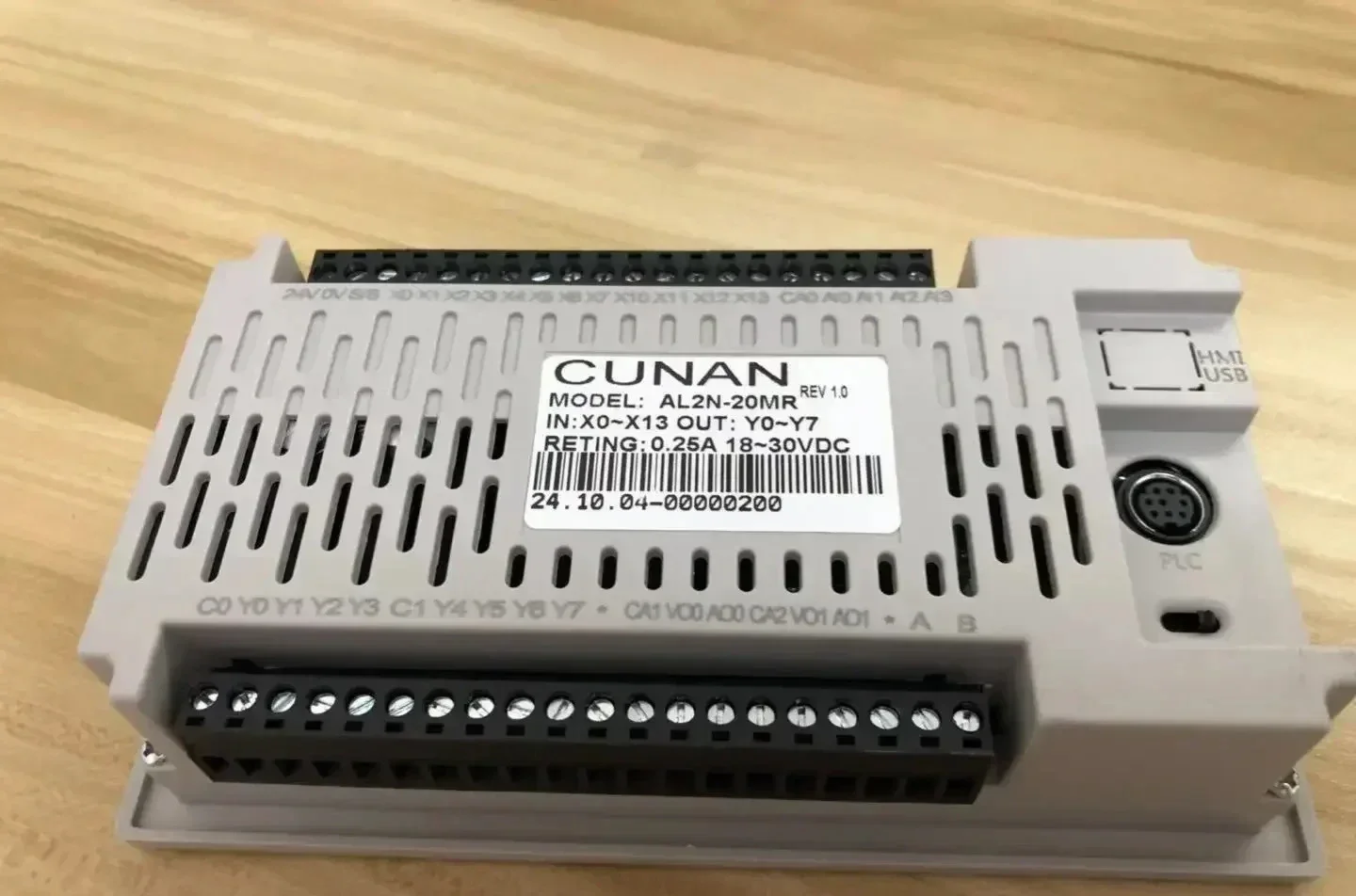 24 Pint PLC Text All-in-one Machine PLC Op320 AIO Machine Acquisition PT100 PLC Integration