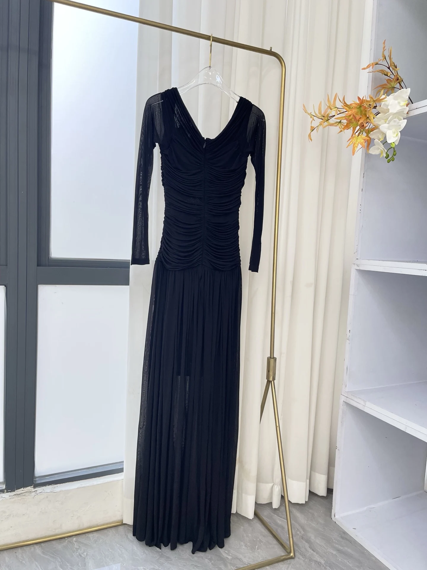 Dames schouder halter uitgesneden midi-jurk topkwaliteit 2025, nieuwe zwarte plooi met lange mouwen uit