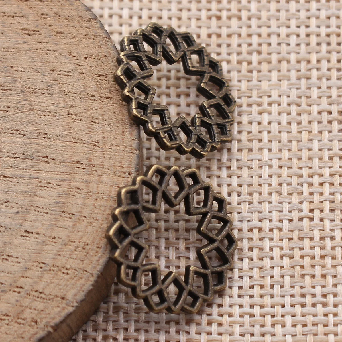 20pcs 19x19mm 3 Colors Hollowed-Out Geometric Pattern Connector DIY Jewelry Findings