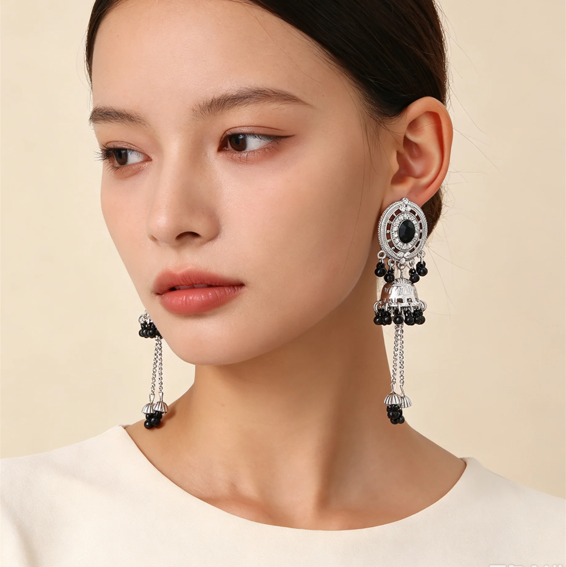 Fashion Hollow Round Disk Rhinestone Earrings Exotic Color Bead Wind Chime Tassel Drop Earrings Minimal Light Luxury Ear Jewelry