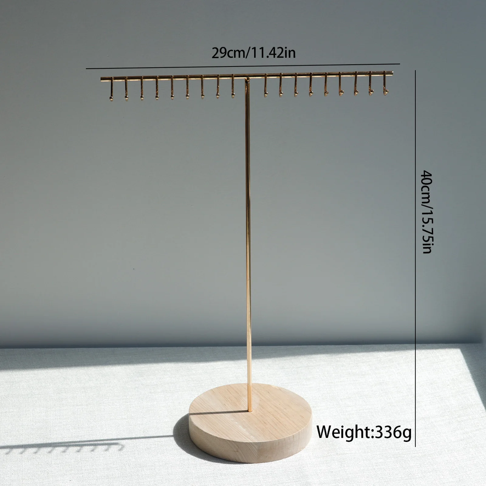 أقراط على شكل حرف T وقلادة وخاتم ورف مجوهرات ومنظم مجوهرات مع قاعدة خشبية وحامل رف تخزين معدني حديث