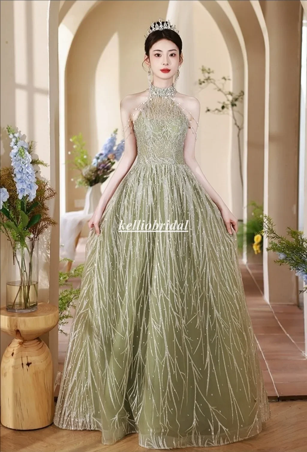

Customized Exquisite Celebrity Dresses Halter Neckline Brilliant Women Occasion Party Dress Engagement Gown LRF011