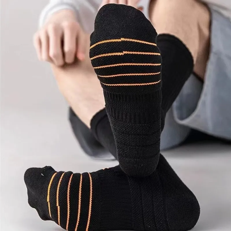 Basketball Socks Men'S Sports Socks Middle Tube Stocking Letter Print Football Socks Breathable Absorb Sweat Skin-Friendly