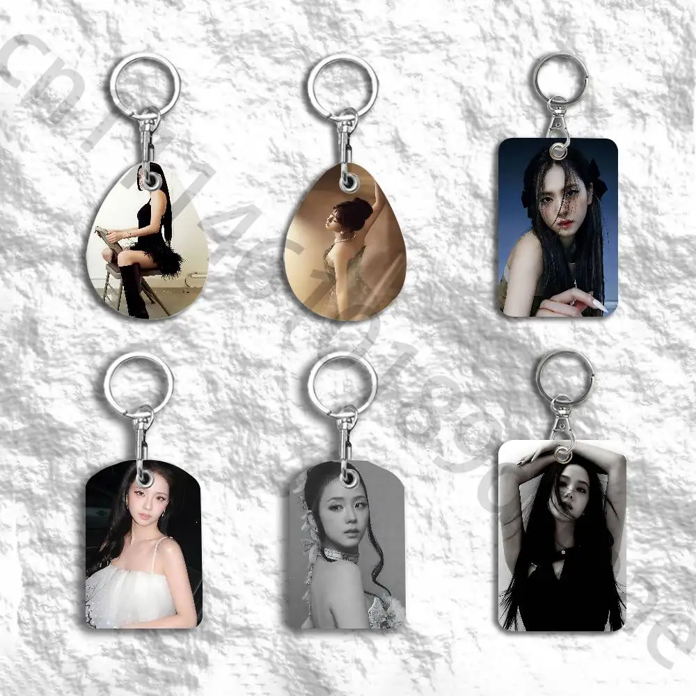 J-Jisoo Kim Ji-soo Защитный кожаный чехол для карт с принтом и металлическим брелоком для банковских, кредитных, проездных и удостоверений личности.