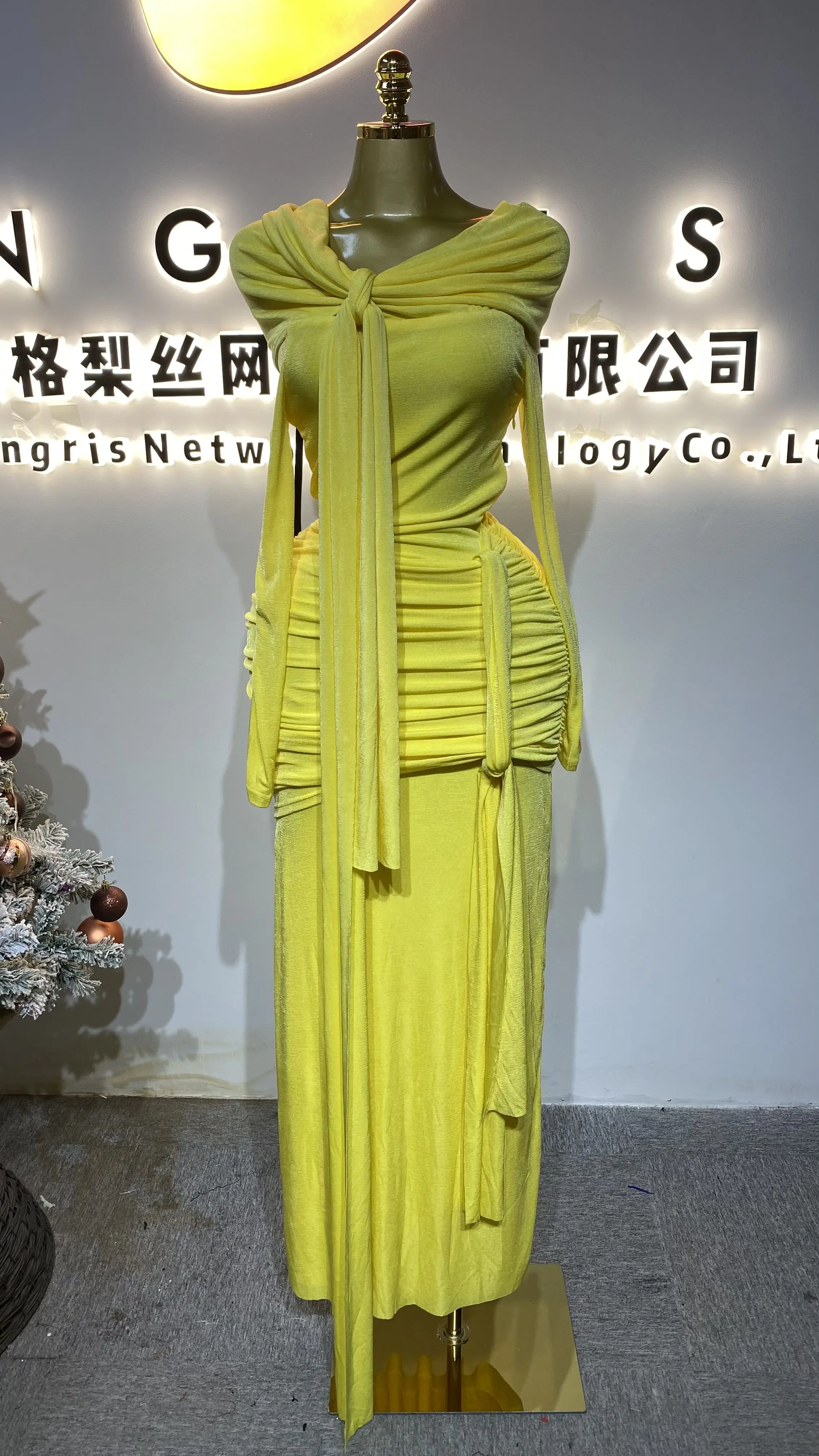 

2025 Spring/Autumn Fashion Boutique: Sexy Street Style Off-Shoulder Maxi Dress, Long-Sleeved Elegant Mesh Dress-GZXX304