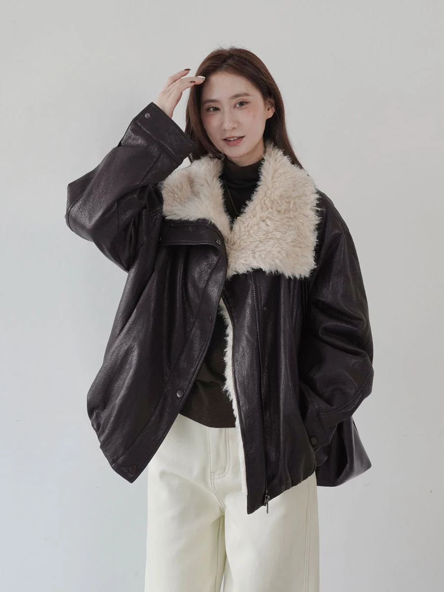 Nowa, luźna kurtka skórzana damska na jesień i zimę z futrzanym kołnierzem, skórzano-futrzany płaszcz, casualowa, ocieplana, z długim rękawem.