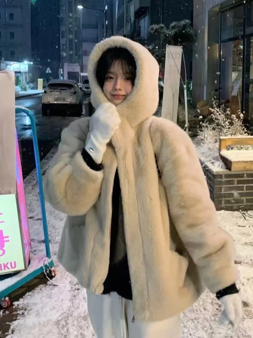 

Корейская винтажная короткая шуба из искусственного меха с круглым воротом, комбинированная из кожи и меха, женское пальто, теплое, экологичное, из искусственного меха.