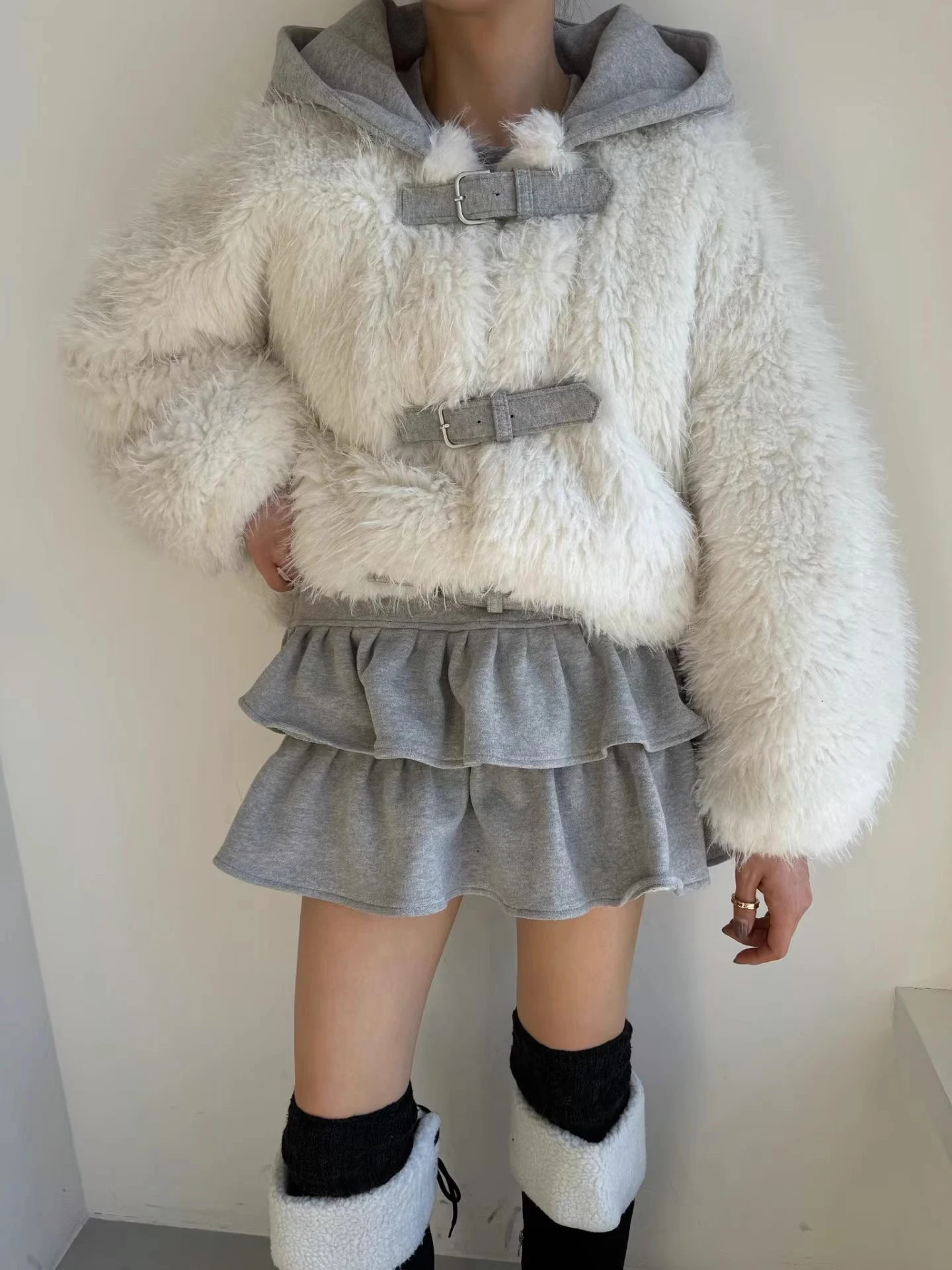 Casaco retrô Sli emendado abotoado com capuz de pele sintética Jaet feminino inverno versátil roupas de algodão quente longo Sve regular L...