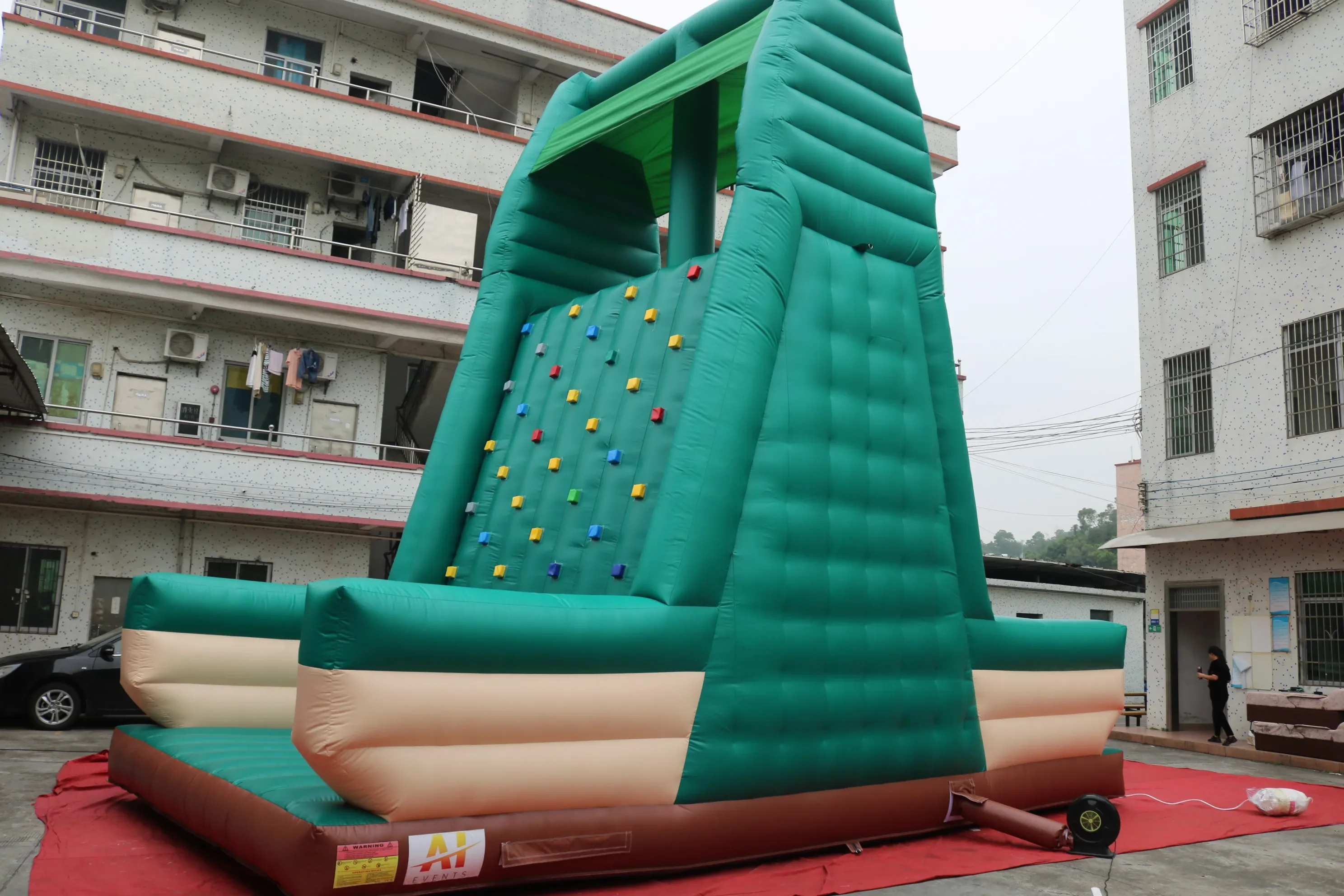 

Заводской парк развлечений, надувные настенные игры для скалолазания