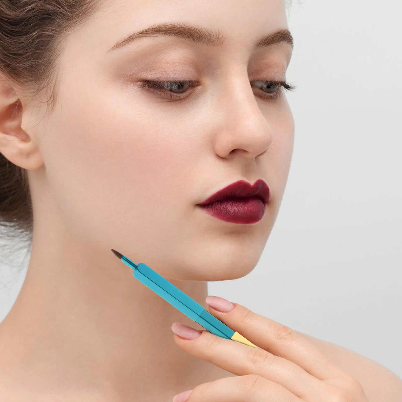 Retractable Lip Brush Peacock Green Compact Design for on The Go Touch Ups Lipstick Lip Gloss Applicator Beginner Friendly