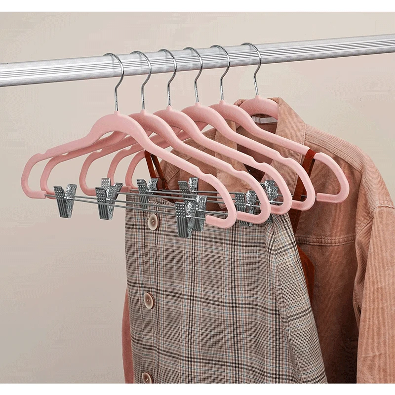 1pcs Non-Slip Clothes Hangers with Movable Clips Velvet Ultra Thin No Slip Rack Skirt Pants Velvet Hangers for Home Travel Pink