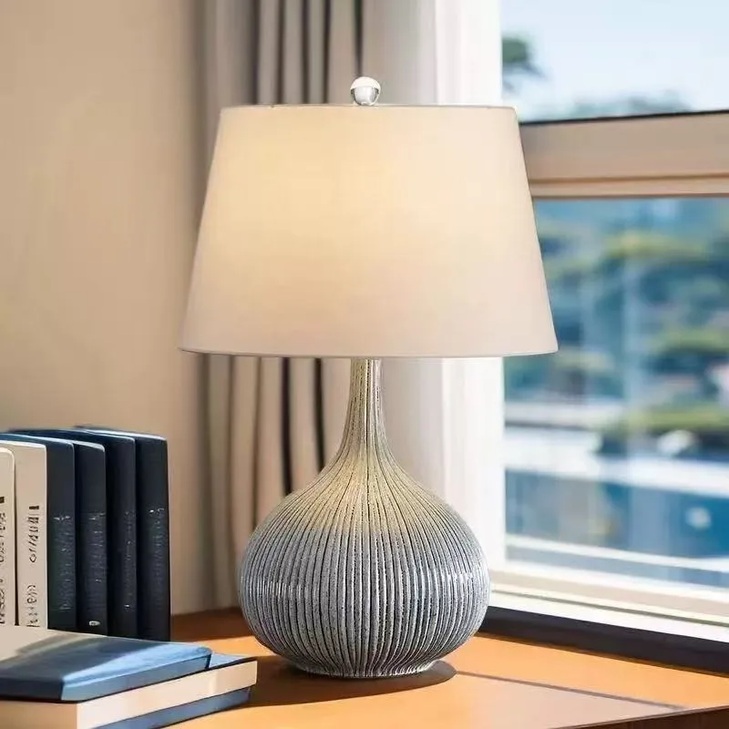 Modern light luxury simple bedroom bedside lamp living room study premium snowflake villa designer American ceramic desk lamp