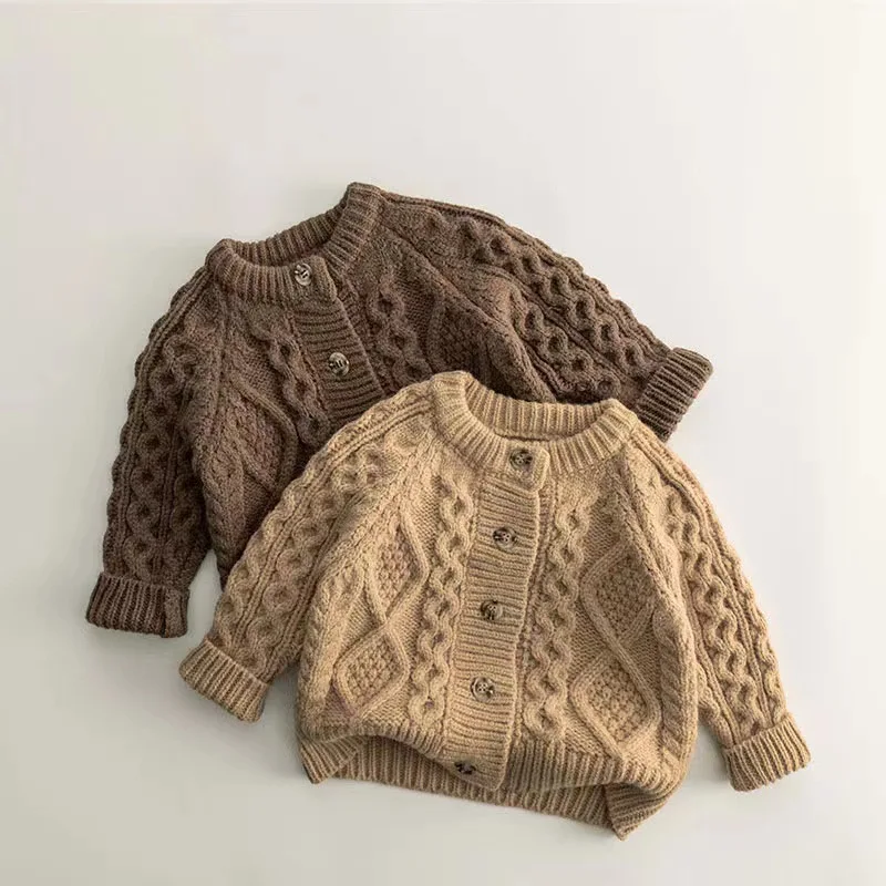 The new 0-6-year-old Korean version of children\'s clothing sweater knit cardigan girl long-sleeved warmth and thick warm jacket