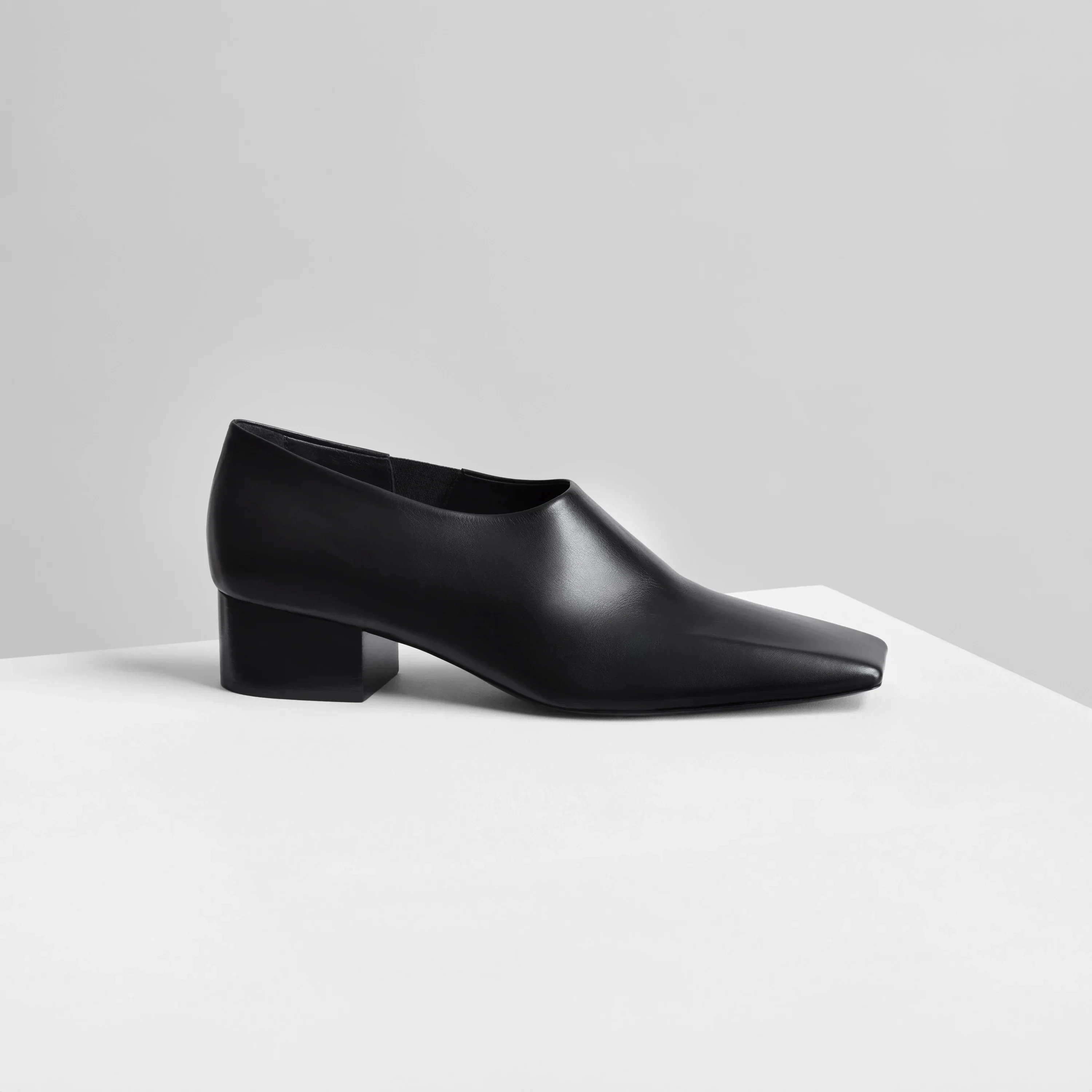 

Women's Shoes Square Edge Toe Slip On Black Leather Loafers