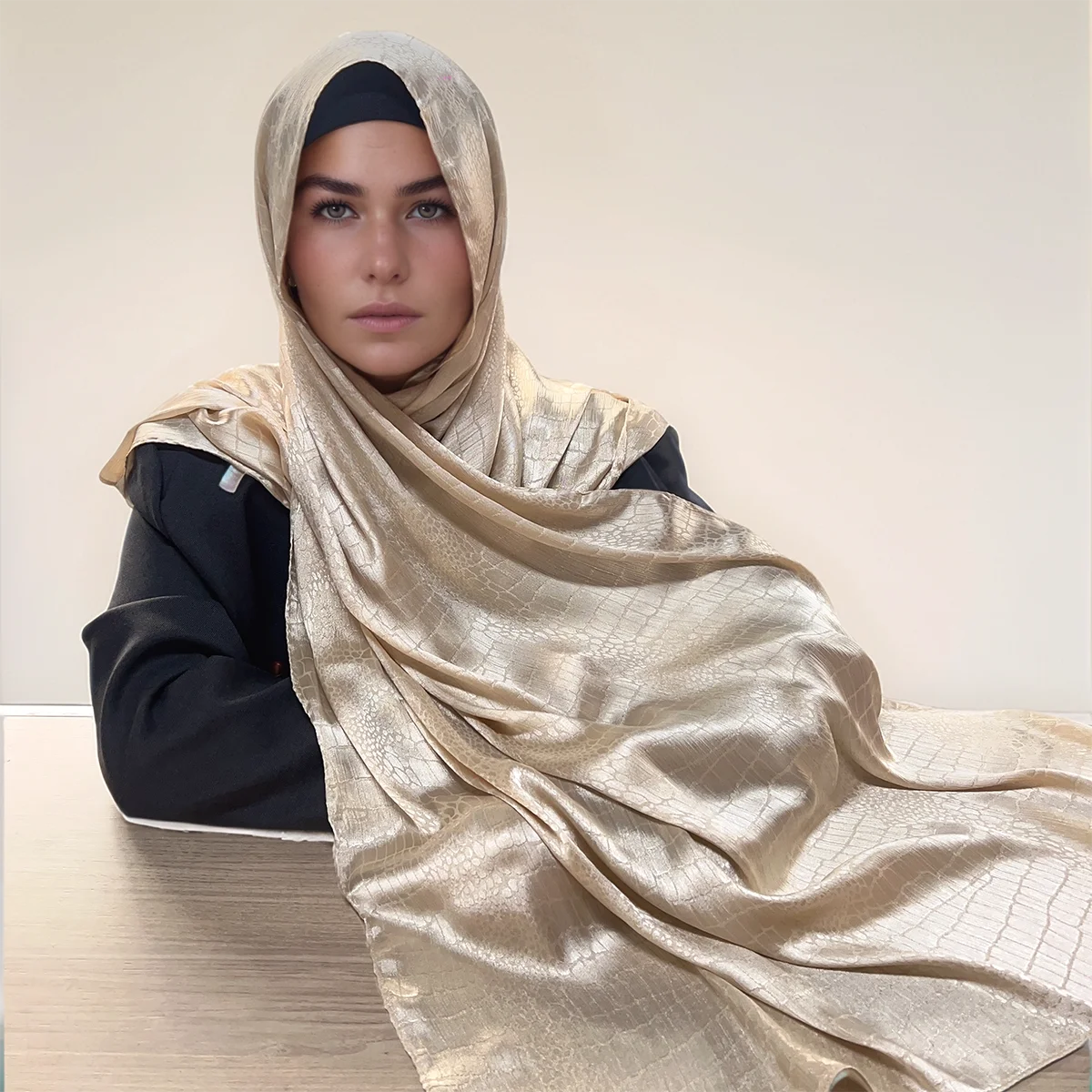 

New Design Satin Hijab Crocodile Print Hijab Long Scarf Muslim Lady Fashionable Plain Satin Hijab Malaysia Scarf Shawls