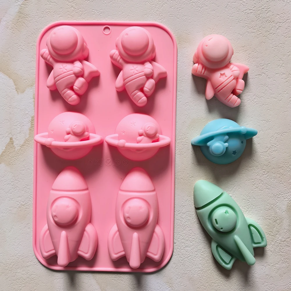 

1pc Creative rocket astronaut shaped silicone mold, perfect for cakes, desserts, jellies, chocolates, baking tools, etc