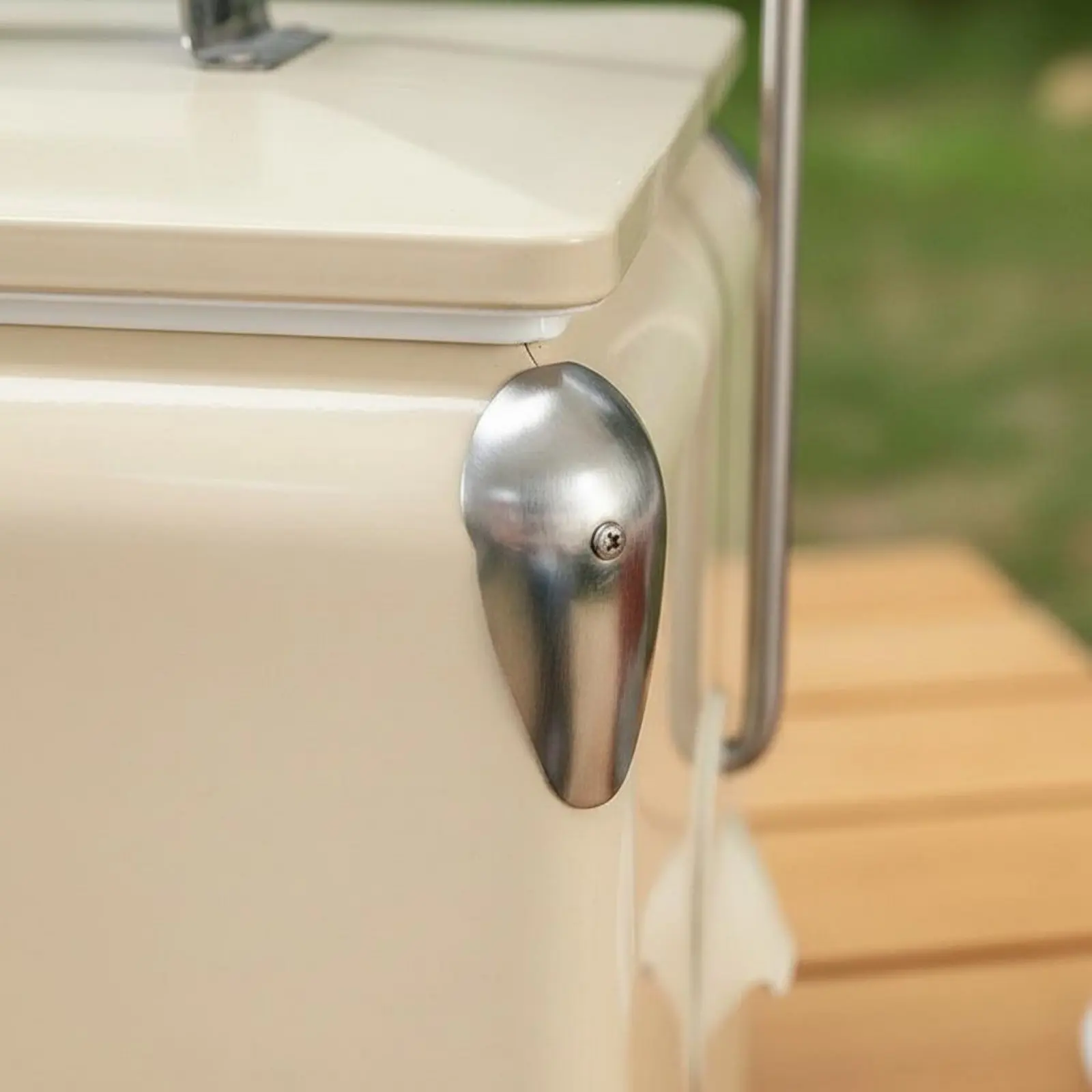glaciere-en-metal-avec-poignee-glaciere-isotherme-coffre-a-glace-isole-equipement-de-refroidissement-pour-le-camping-l'hotel