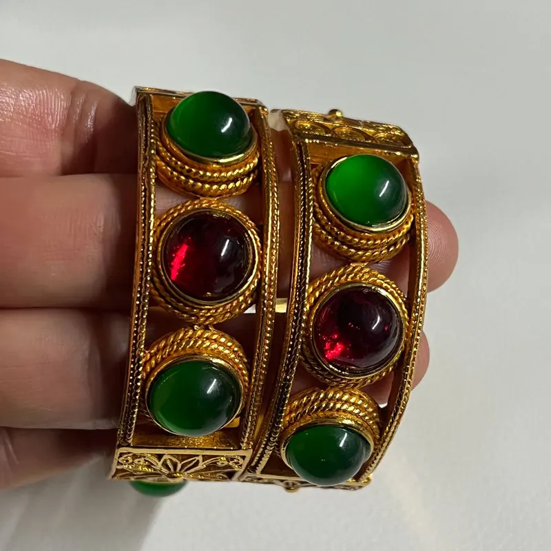 Vintage Gilded Gemstone Bangle Ornaments, a Pair of Antique-Style Copper Crafts, Old Items