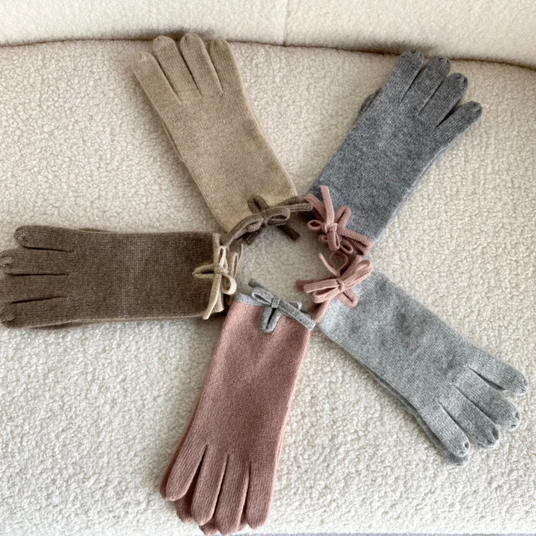 Cashmere knitted gloves